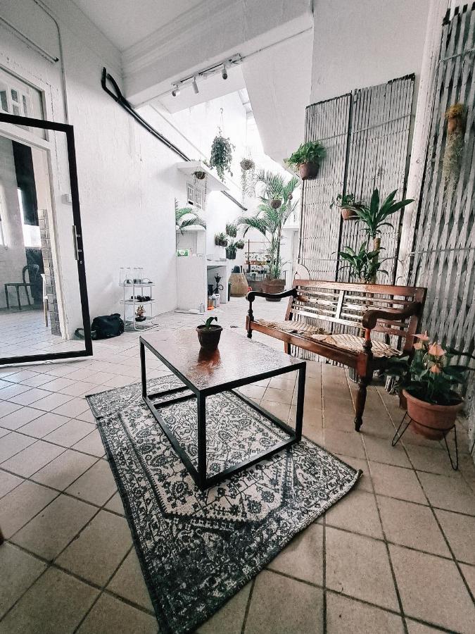 111 Hutton Lane Hostel George Town Extérieur photo